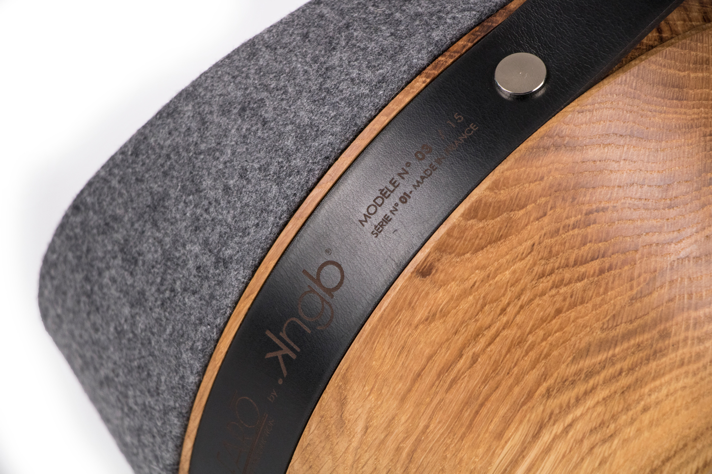 Lampe projecteur KNGB en bois et feutre avec zoom flanelle gris moyen linatelier nantes