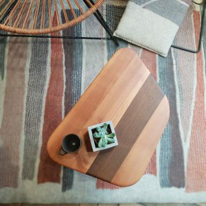 Bout de canapé ou Table d'appoint en merisier et chataigner fumé L'INATELIER fabrication artisanale francaise vue du dessus