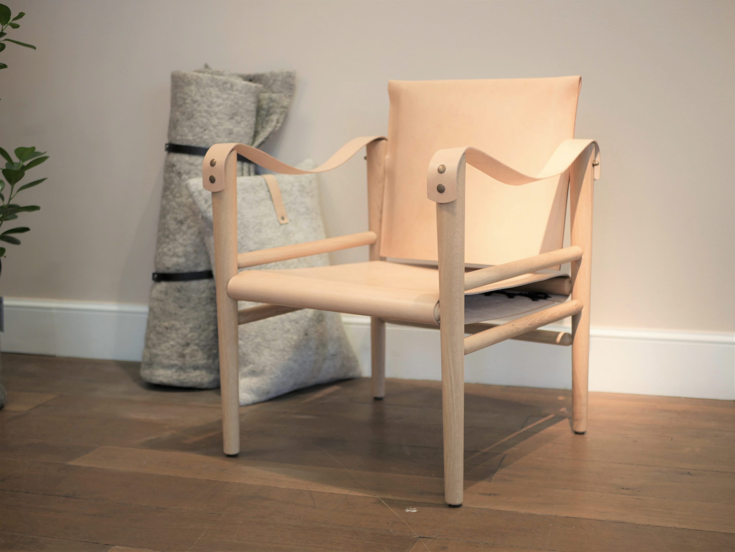 fauteuil cuir et bois design structure en chene temps libre