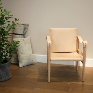 fauteuil cuir et bois design structure en chene temps libre