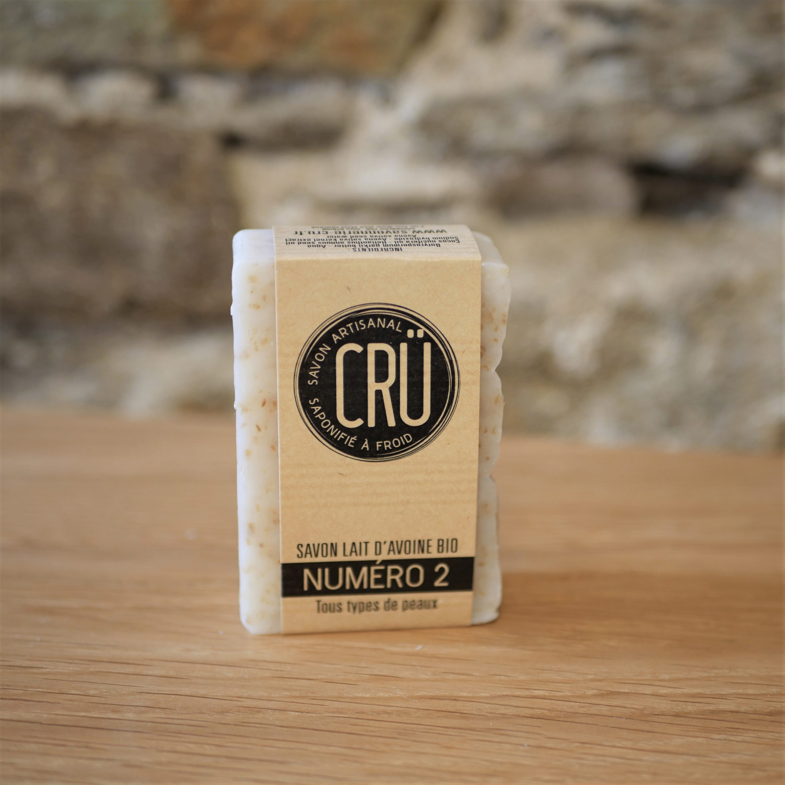 Savon au lait d'avoine bio numéro 2 écologique, éthique, artisanal et zéro déchet CRU vue de face à l'INATELIER Nantes