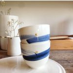 bol-porcelaine-blanc-point-or-céramique-ambre-déco-table-fabrication-française-artisanale-sur tabouret sur-assiette--nantes