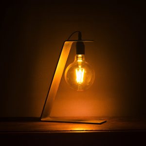 Lampe_tower_80_Brut-d'acier_l'inatelier_nantes_artisanat_français_ambiance nuit