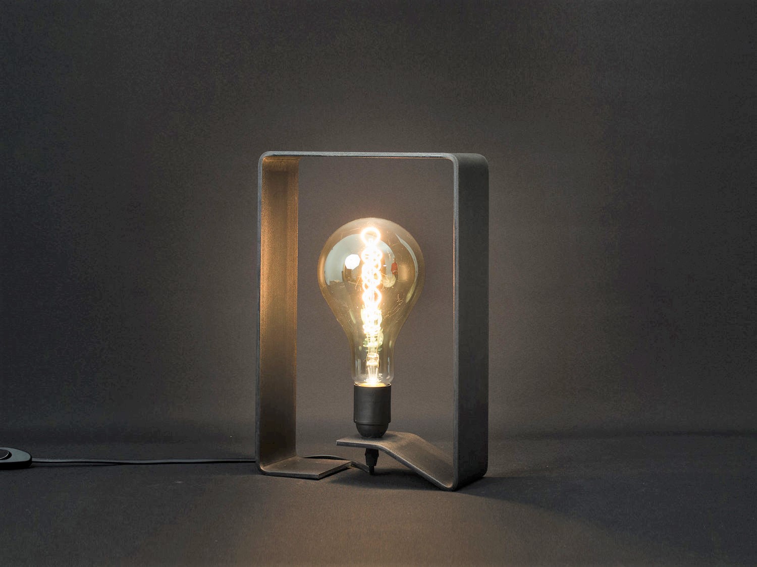 lampe_OPENQUADRI_80_L'inatelier_nantes_acier 2 éteinte