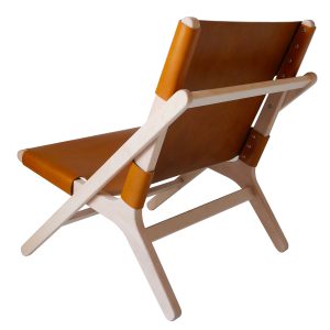 faureuil h miel_An°so design_Anne so_linatelier_design Nantes_Déco_cuir clair_structure bois_artisanat_contemporain_ fond blanc_vue arrière