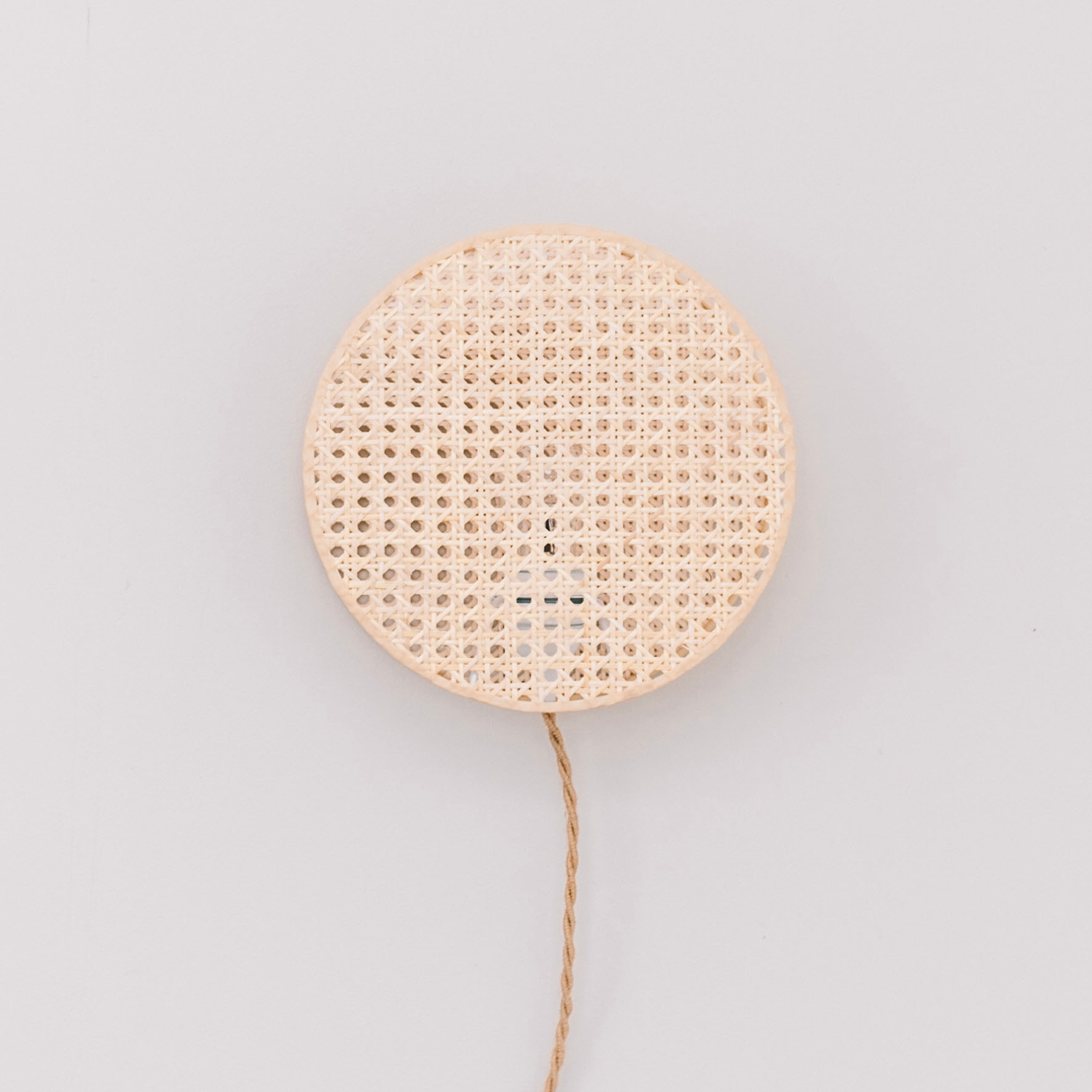 lampe applique MOON_petit modèle_An°so design_Anne-Sophie Boucard_L'Inatelier_Nantes_Luminaire_cannage_naturel bohème_design contemporain_applique sur mur