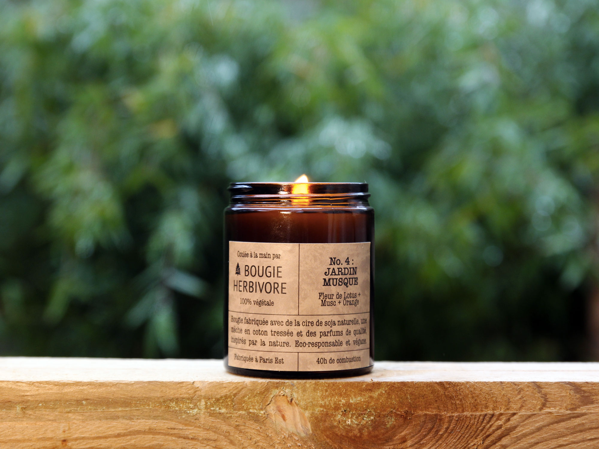 Bougie-herbivore-L'Inatelier_Nantes_Bougie naturelle_vegan_Jardin Musque _Fleur de Lotus, muxc et orange_parfum naturel_pot en verre_fabrication française_recyclable_eco-friendly_150gr