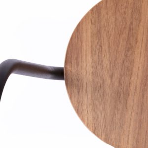 la-chaise-française_déco_assise_bois_made-in-france_artisanat-français_contemporain_bois_leger_ecoresponsable_design_mif_responsable_local_fauteuil_métal_art_artisan_chaise_table_bureau_nantes_l'inatelier_linatelier_beau_moderne_confort_détail1_décoration-interieure_inspiration