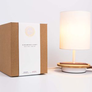 LAMPE-de chevet-CHANDELIER-BLANCHE-KNGB-creation-design-luminaire-made-in-france-artisanat-français-pièce-numérotée-bois-massif-cuir-coton-chambre-décoration-linatelier-nantes-boutique-décoration-intérieur-lumière-contemporain-écoresponsable-led-FAce-cognac-boite