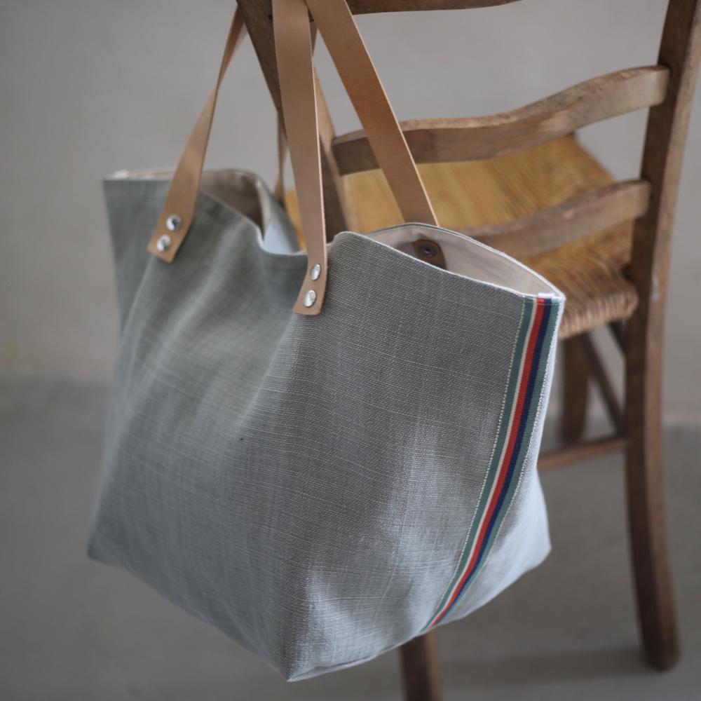 sac_cabas_toile-de-lin_naturel_made-in-france_artisanat_heloise-levieux_nantes_bretagne_style_accessoire_déco_design_collection_bleu pluie