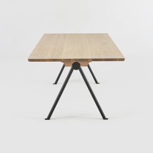 table_tarmak_hetch_mobilier_meuble_repas_salle-à-manger_bois_massif_chene_made-in-france-sur-mesure_métal_france_artisanat_design_vue largeur