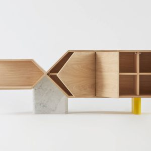 buffet-design-chromosome_hetch_mobilier_linatelier_fabrication-française_artisanat_bretagne_bois-massif_sur-mesure_peronnalisable_marbre-déco-décoration_intérieur_enfilade_rangement_salon_salle-à-manger_furniture_living-room_nantes_étagère_jaune_rangement ouverts)