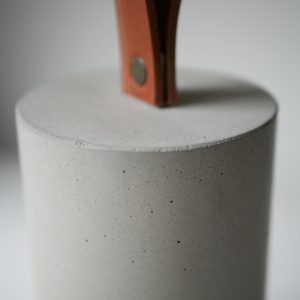 cale porte beton cuir made in france gris clair