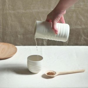 Petit pichet tornade en situation_carré