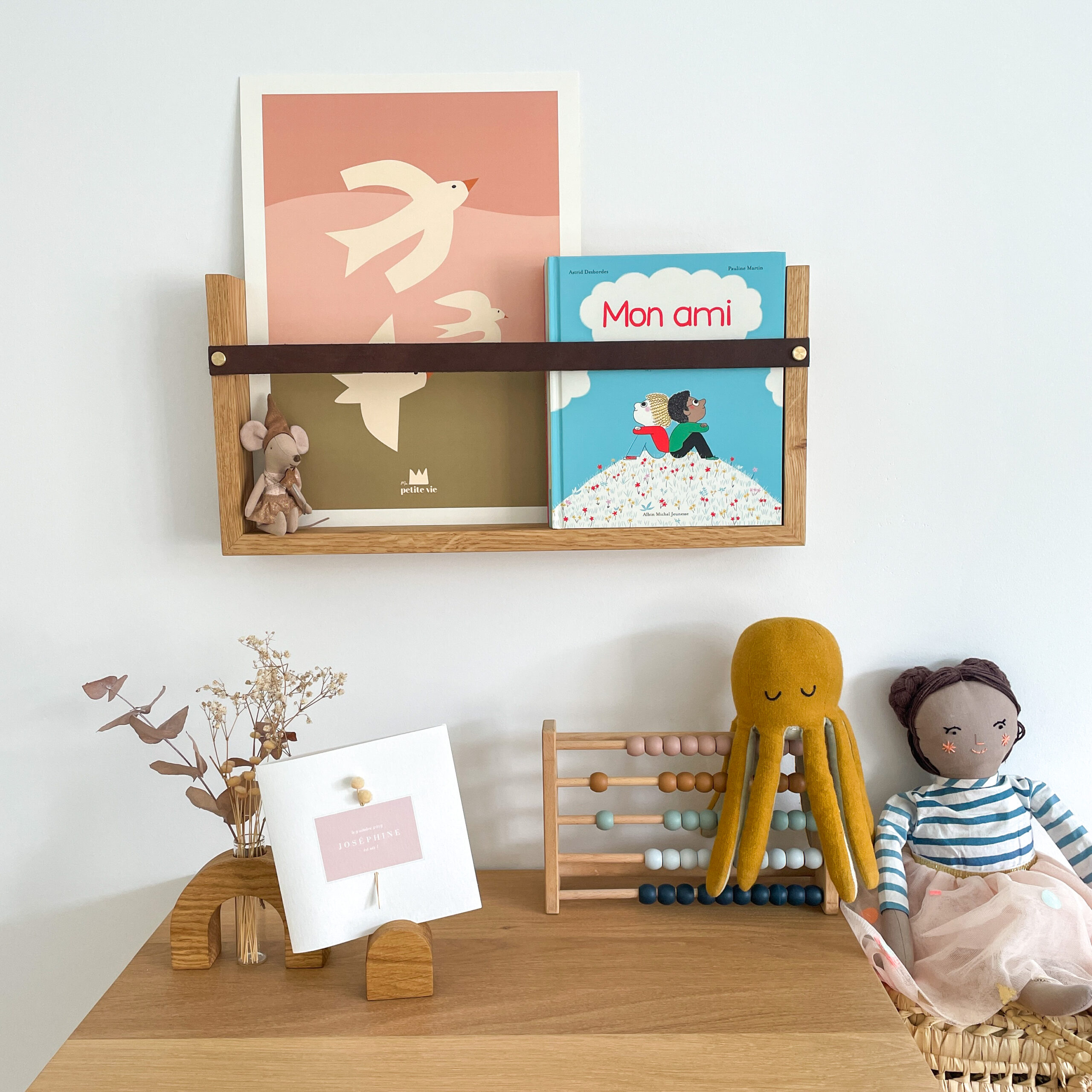 porte-revues en bois, design signé Kopo. vue de face