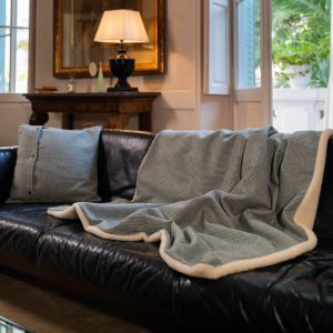 Plaid en laine bi-matière