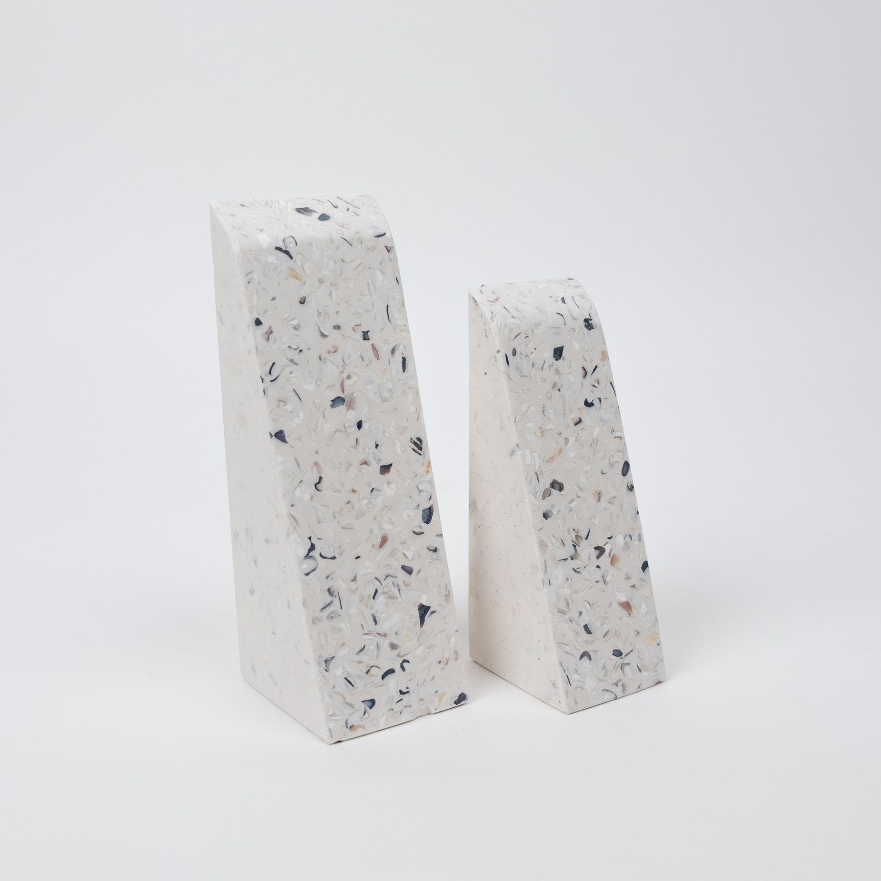 Serre-livre-design-malakio-coquillage-recyclé-linatelier (1)