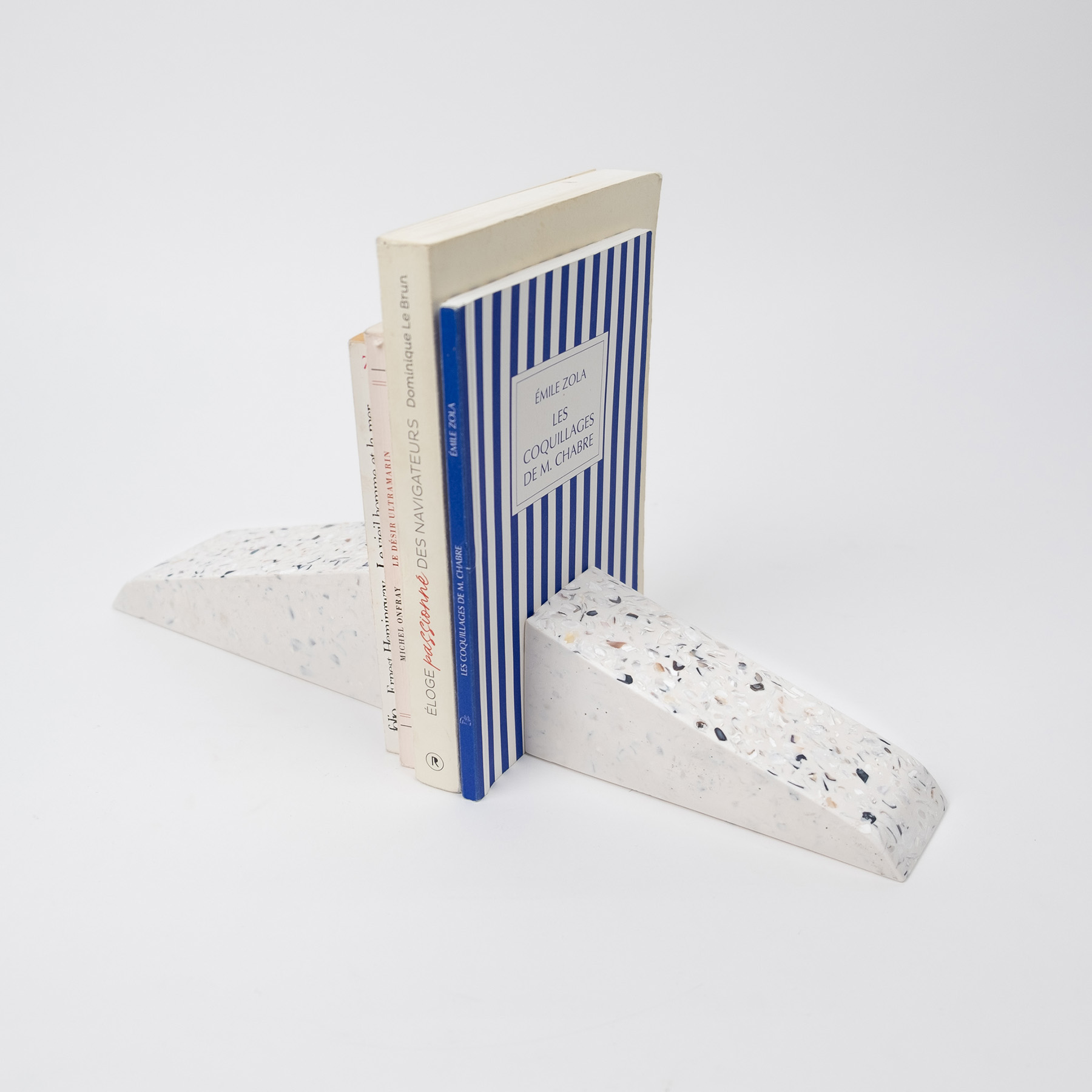 Serre-livre-design-malakio-coquillage-recyclé-linatelier (1)