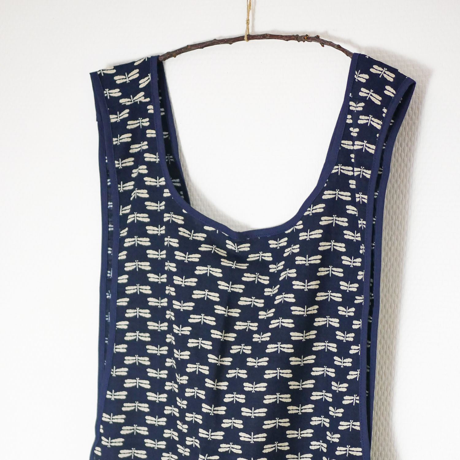 Tablier-héloise-levieux-motif-libellule-linatelier-textile (5)