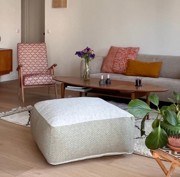 Grand-Pouf-carré-en-tissu-artisanal-les-mathurins
