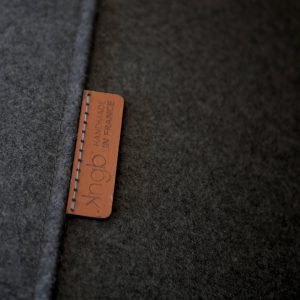 Suspension KNGB détail1 feutre gris foncé
