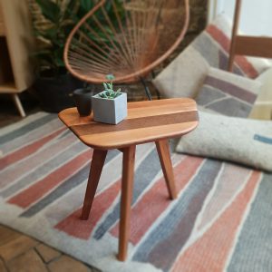 Bout de canapé ou Table d'appoint en merisier et chataigner fumé L'INATELIER fabrication artisanale francaise