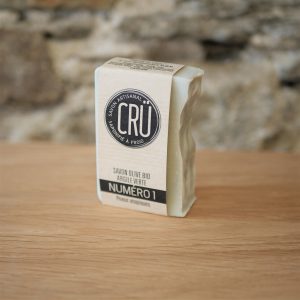 Savon à l'olive bio et argile verte CRU numéro 1 écologique, éthique, artisanal et zéro déchet CRU vue de face à l'INATELIER Nantes
