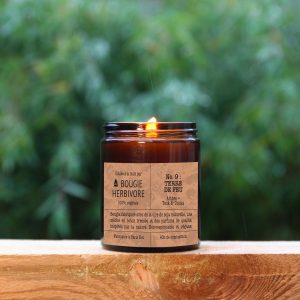 Bougie-herbivore-L'Inatelier_Nantes_Bougie naturelle_vegan_Terre-de-feu-Ambre-terre-tonka_parfum naturel_pot en verre_fabrication française_recyclable_eco-friendly_150gr