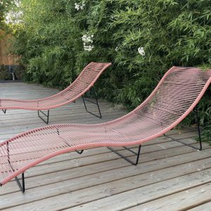 Transat-Leon-Ocean-Blue_exterieur_mobilier-de-jardin_BOQA_PVC_pied-métal_couleur_made-in-france_linatelier_bain-de-soleil_nantes_été_summer_outdoor_confortable_mémoire-de-forme