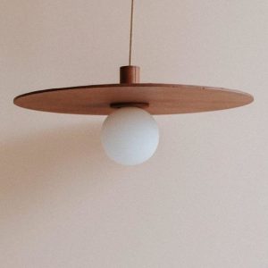 Grande suspension béton ZURI, Couleur châtaigne . Fabriqué artisanalement en France