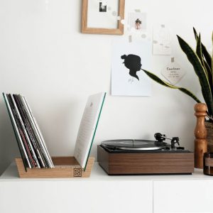 rangement-vinyles-disque-support-déco-décoration-bois-verre-KOPO-Nantes-L'INATELIER-design-vintage-en-situation