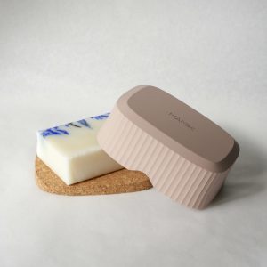 Boite savon_voyage_savon-solide_zéro-déchet_écoresponsable_salle-de-bain_made-in-france_rose_mamik_rangement_transport_boite ouverte