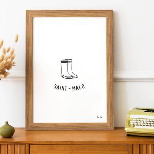 affiche saint-malo sur un buffet