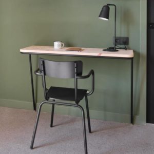 Bureau console bois et métal - KNGB- Chêne-déco-fabrication française -en situation chambre-carré